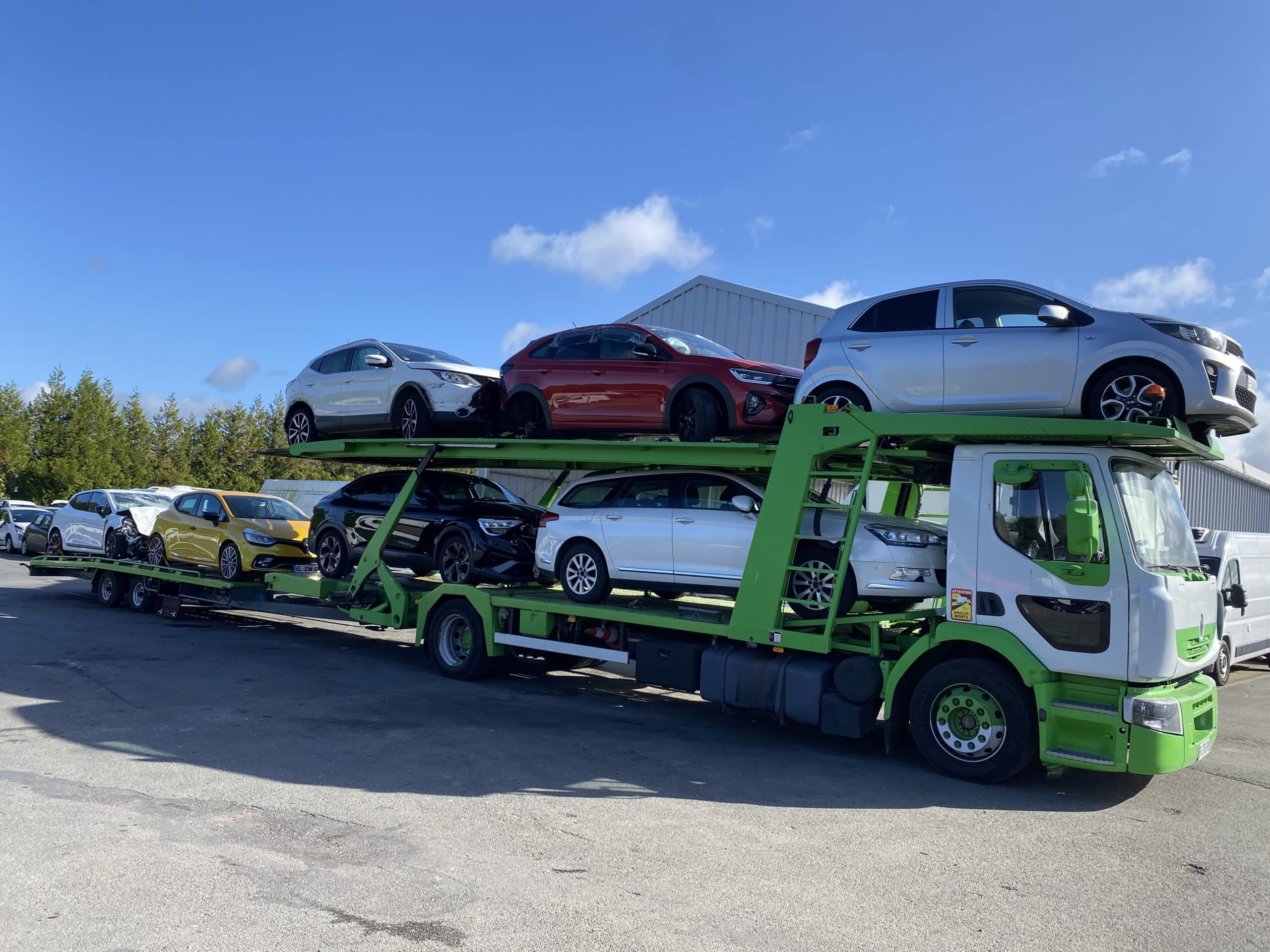 camion transportant 5 voitures